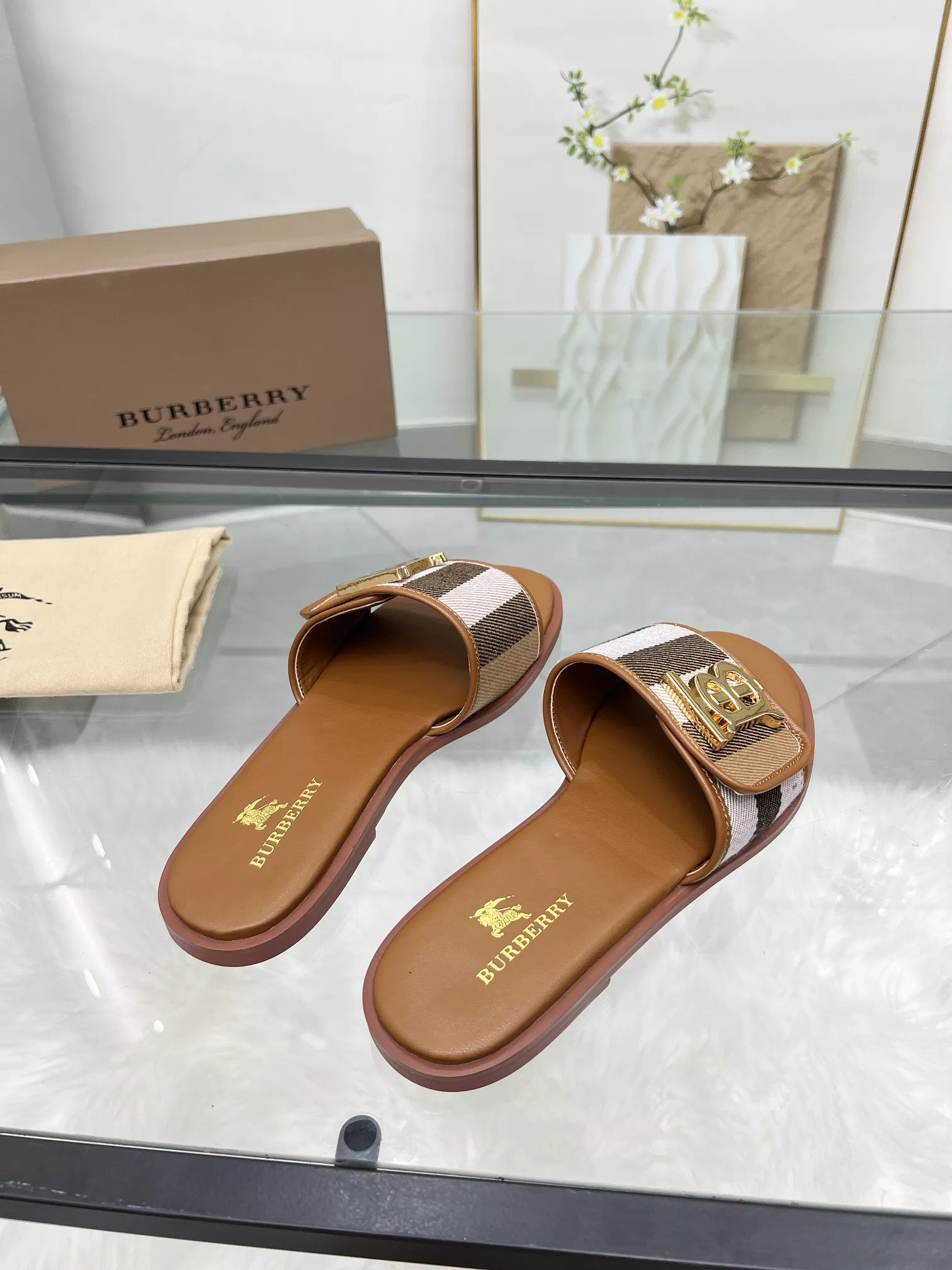 Sleek 1787 Burberry Slippers For Women