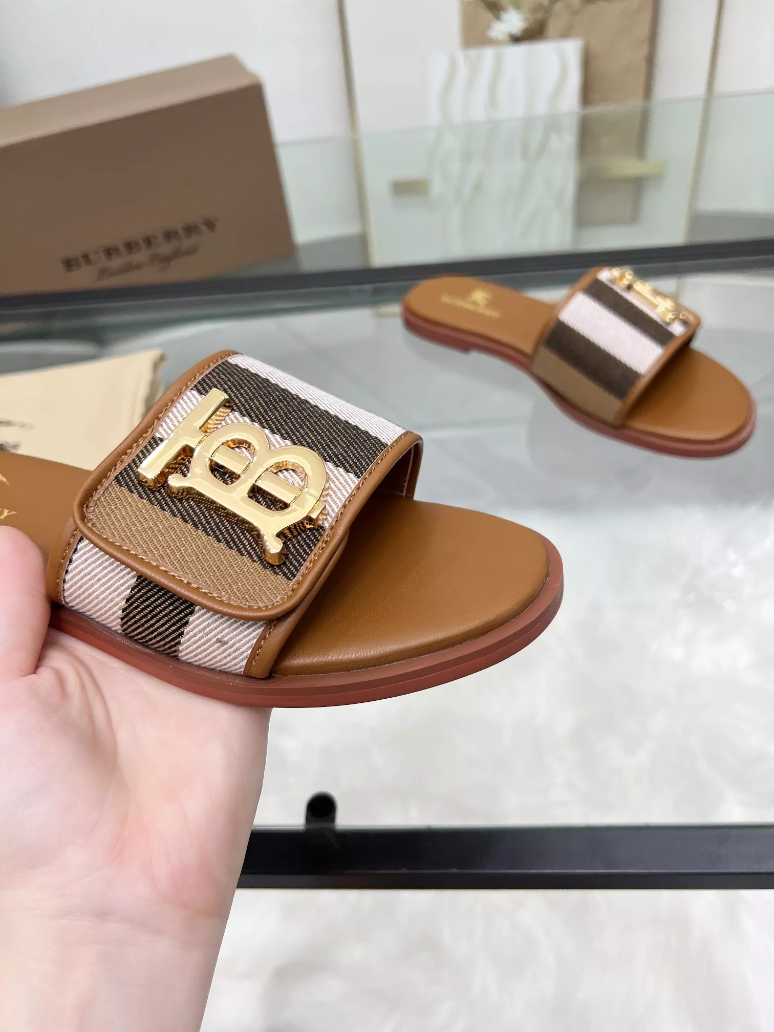 Sleek 1787 Burberry Slippers For Women