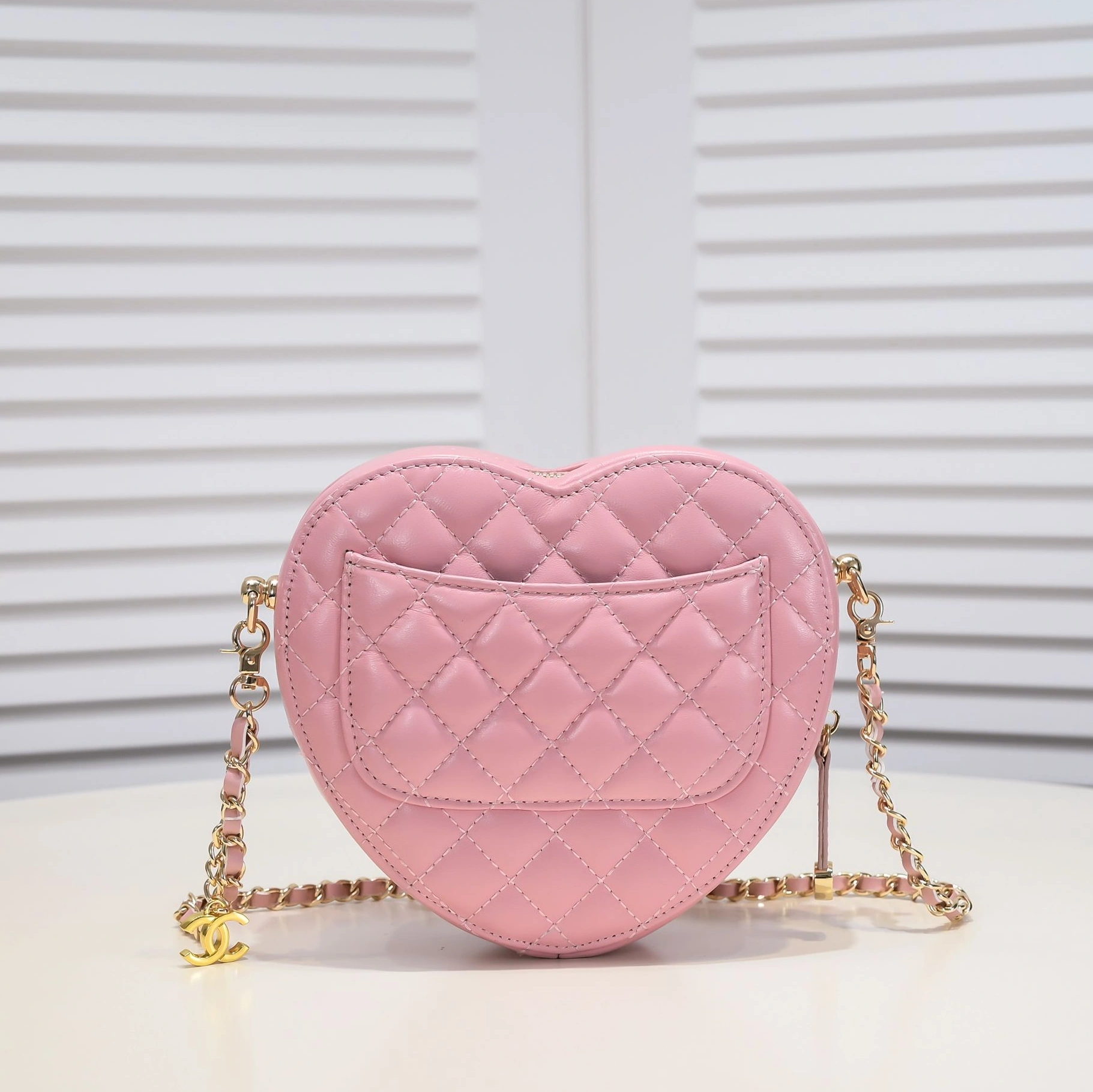 Sleek 183 Chanel AAA Quality Messenger Bags For Women