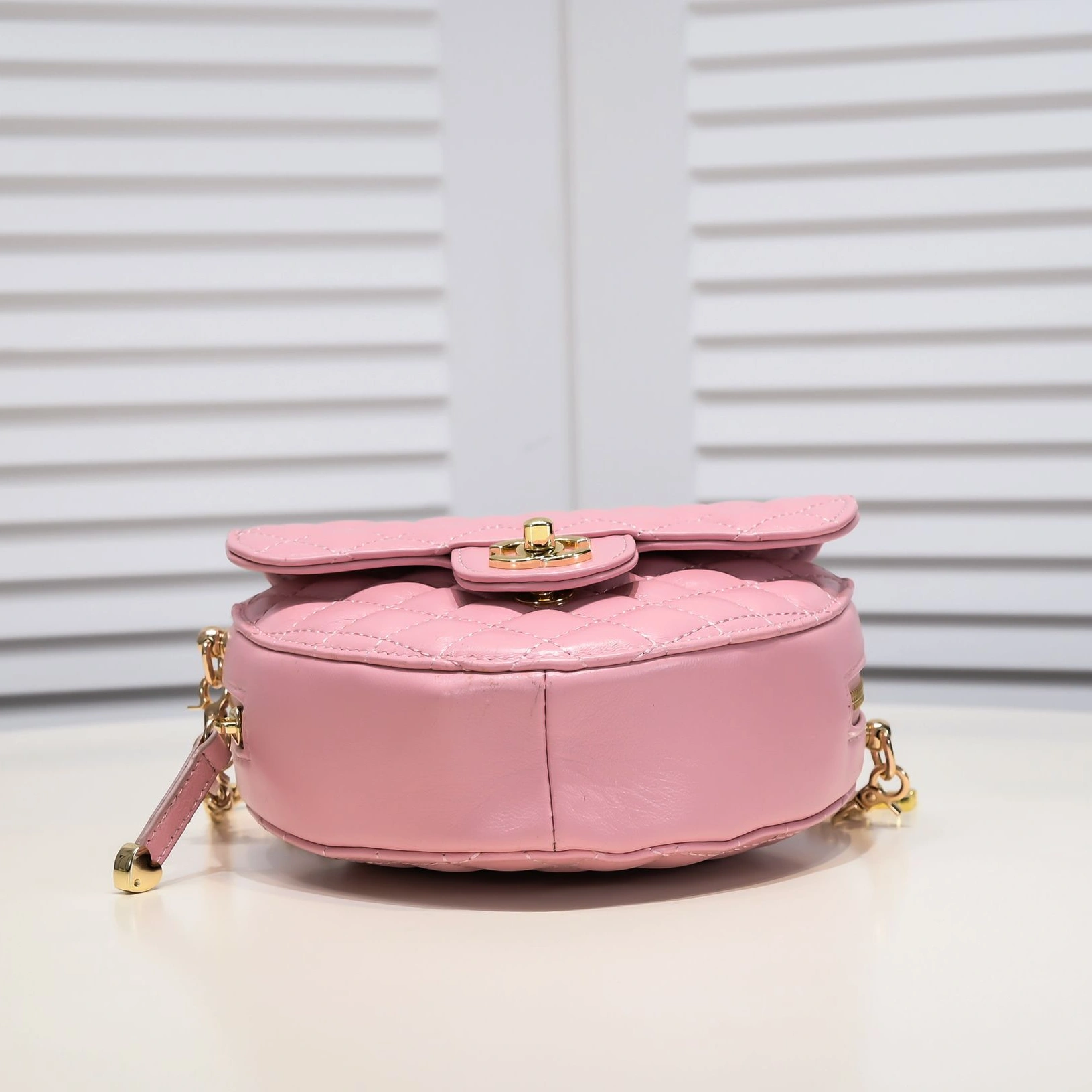 Sleek 183 Chanel AAA Quality Messenger Bags For Women