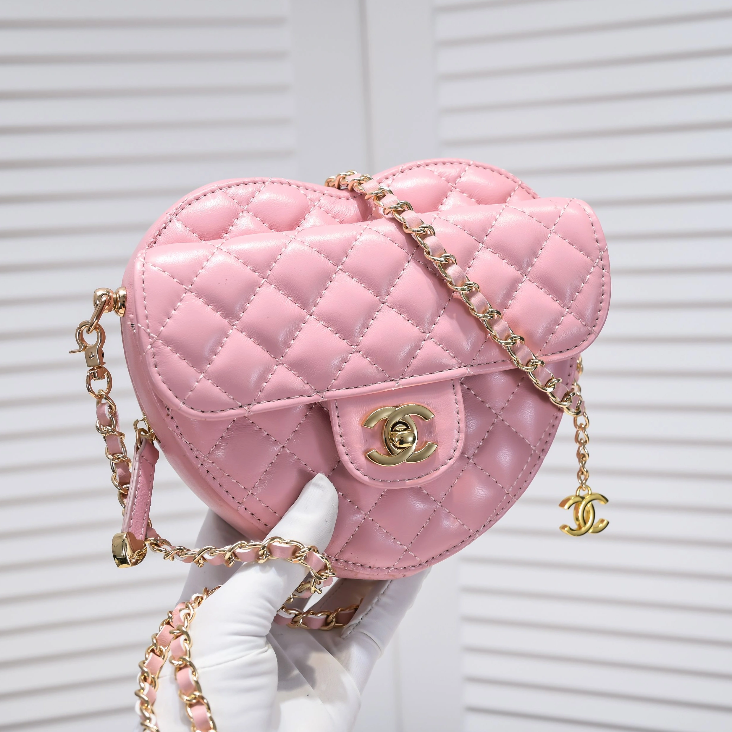 Sleek 183 Chanel AAA Quality Messenger Bags For Women