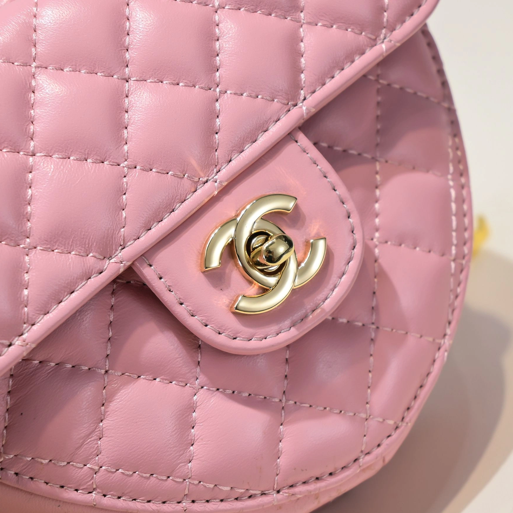 Sleek 183 Chanel AAA Quality Messenger Bags For Women