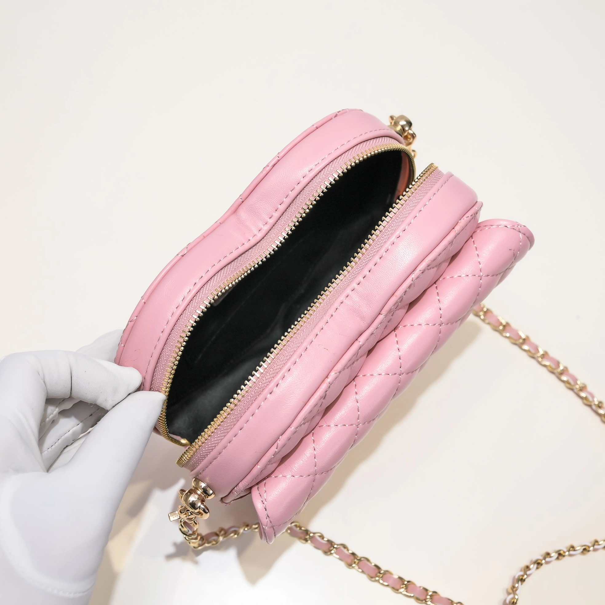 Sleek 183 Chanel AAA Quality Messenger Bags For Women