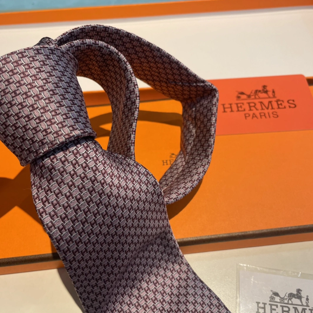 Sleek 1984 Hermes Necktie For Men