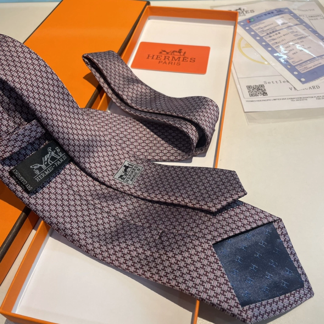 Sleek 1984 Hermes Necktie For Men
