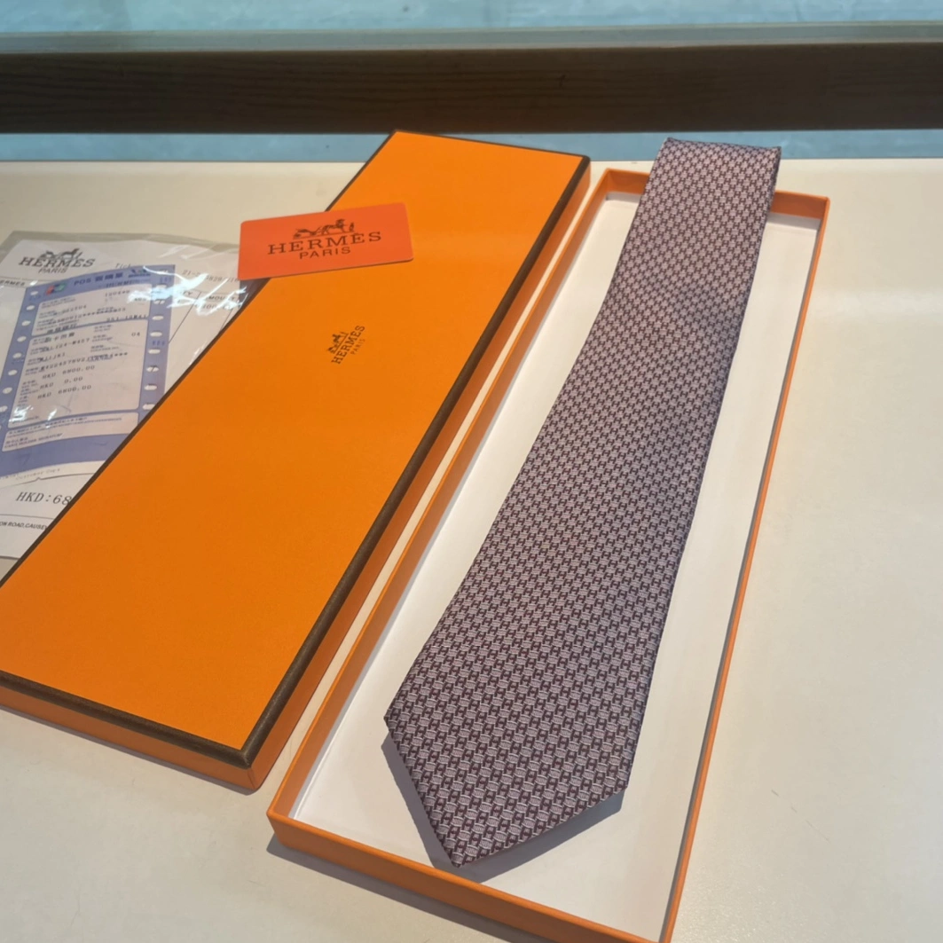 Sleek 1984 Hermes Necktie For Men