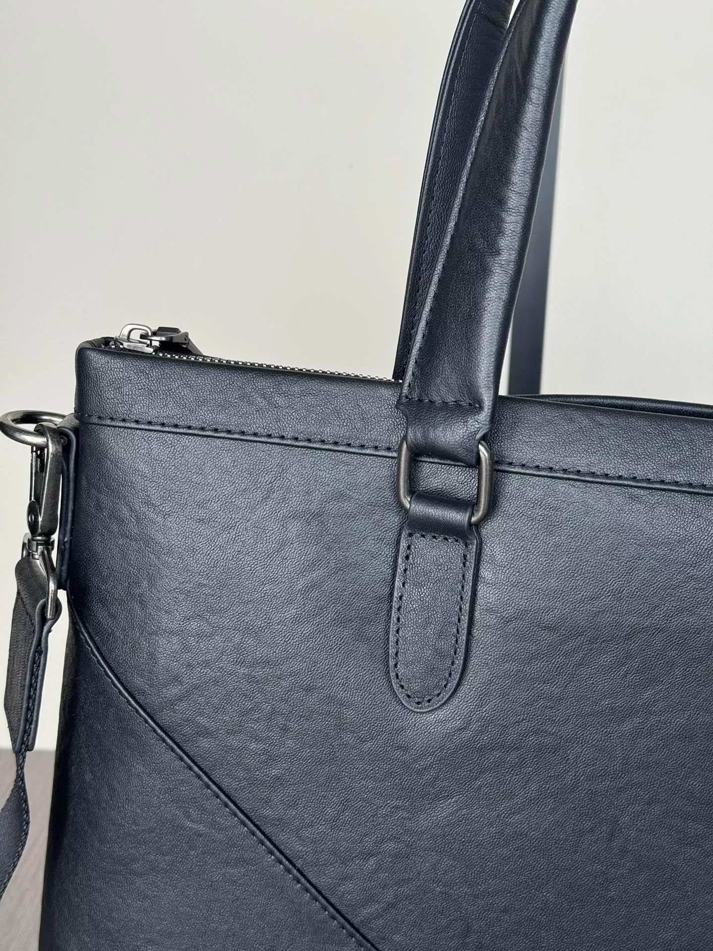Sleek 2130 Prada AAA Man Handbags