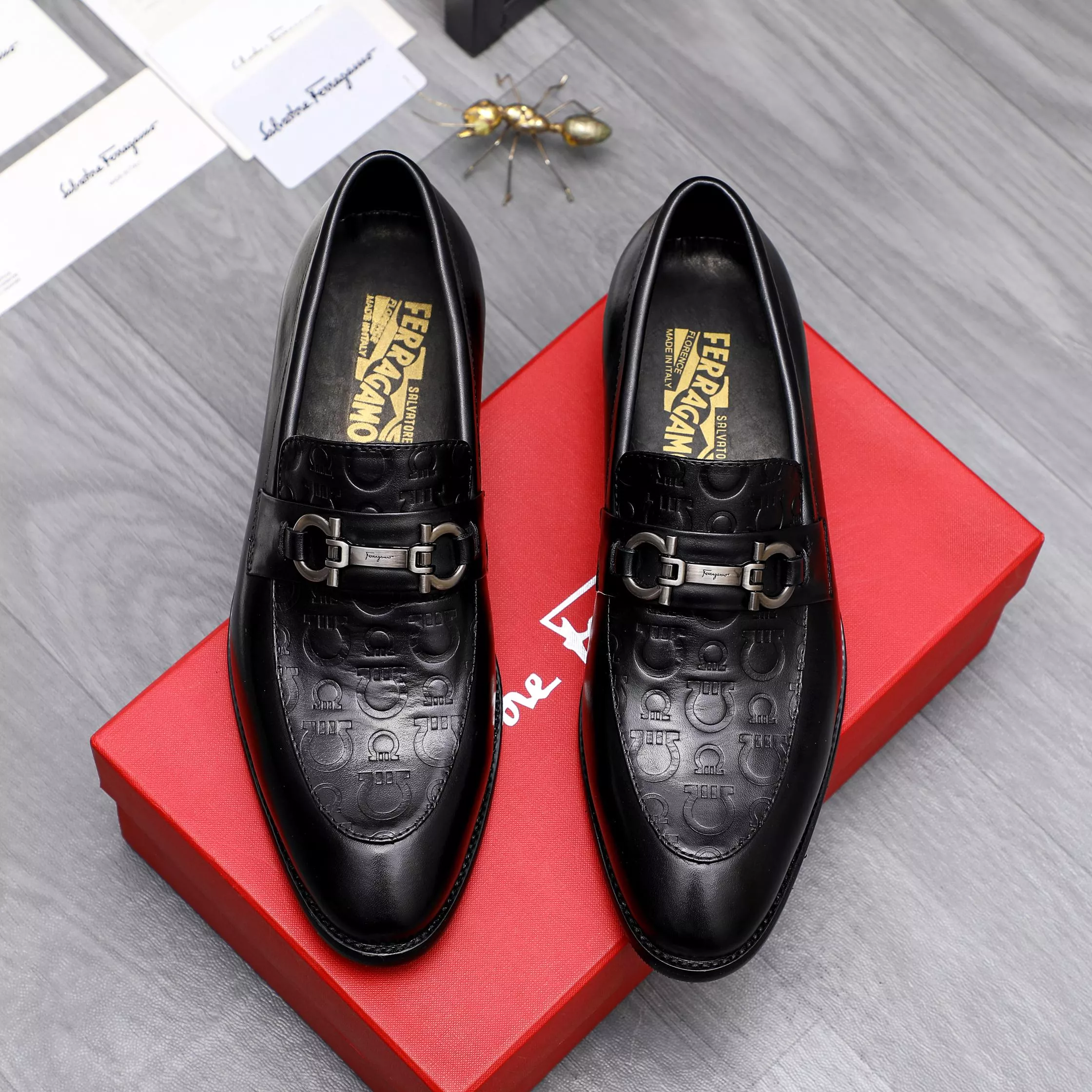 Sleek 2210 Salvatore Ferragamo Leather Shoes For Men