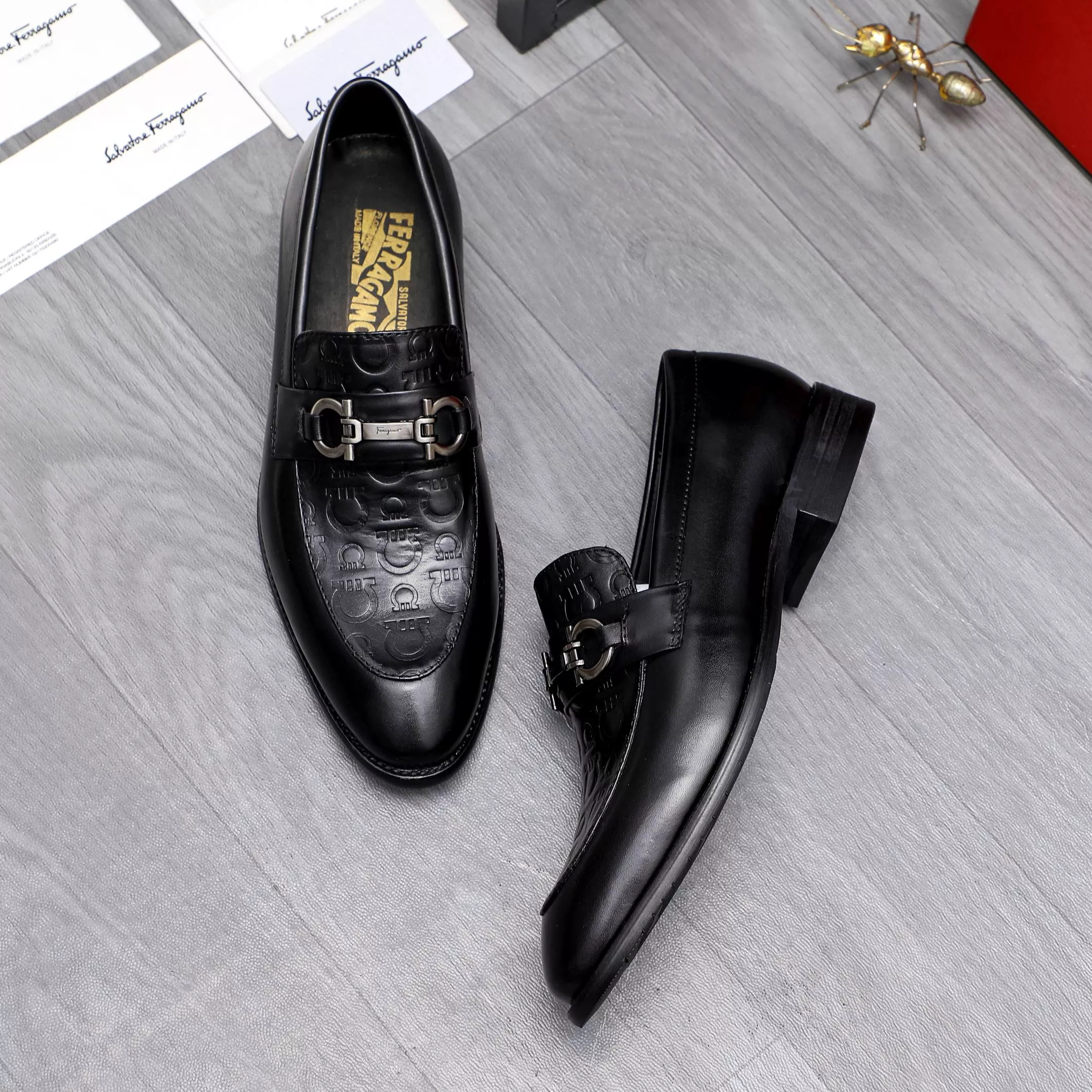 Sleek 2210 Salvatore Ferragamo Leather Shoes For Men