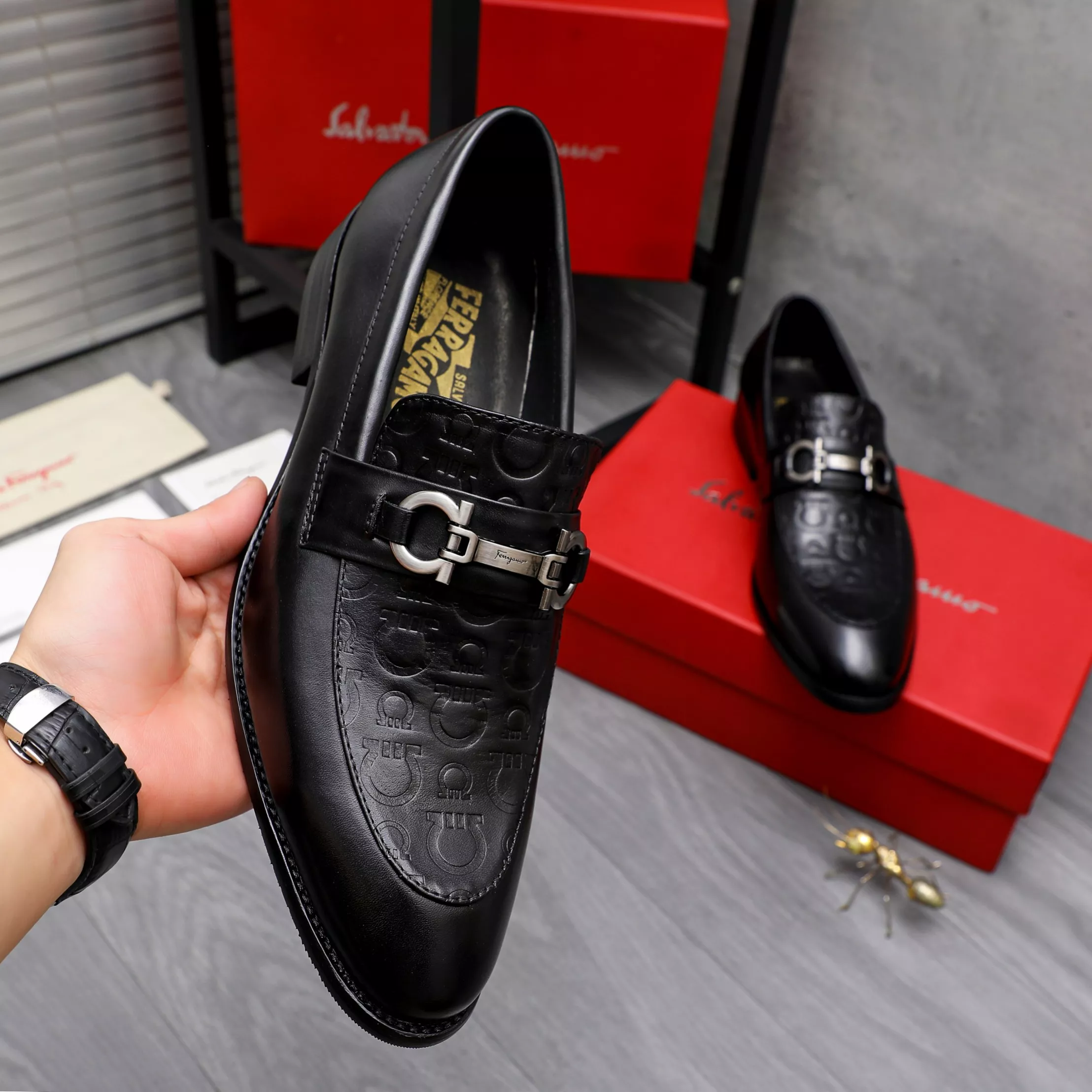 Sleek 2210 Salvatore Ferragamo Leather Shoes For Men