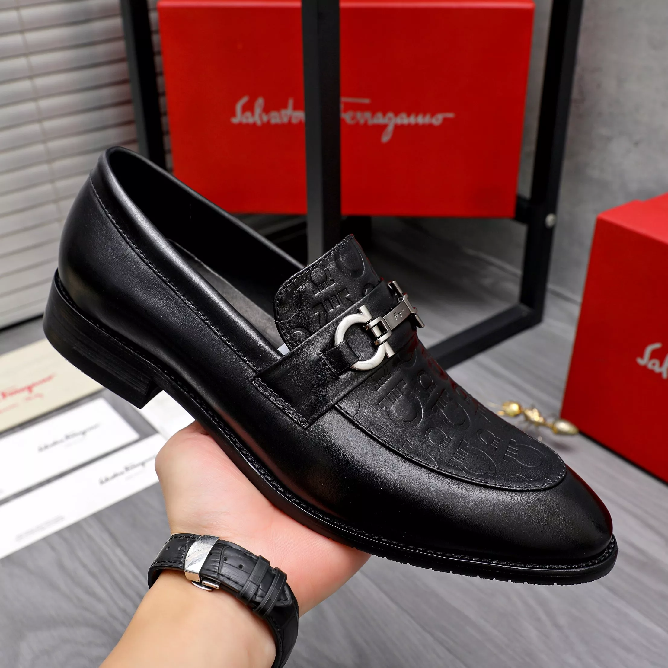 Sleek 2210 Salvatore Ferragamo Leather Shoes For Men