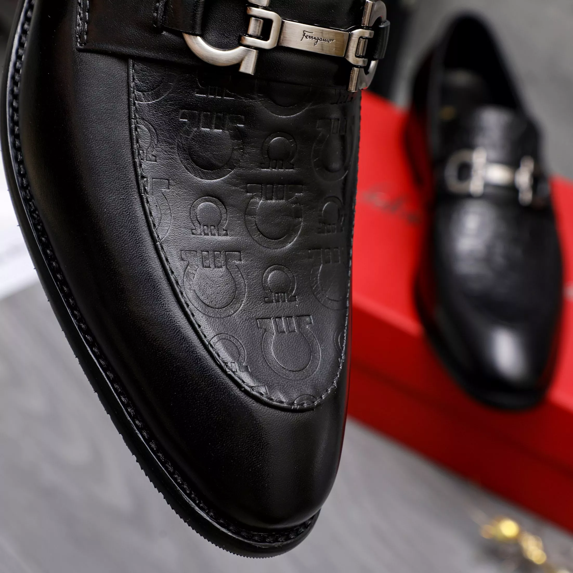 Sleek 2210 Salvatore Ferragamo Leather Shoes For Men