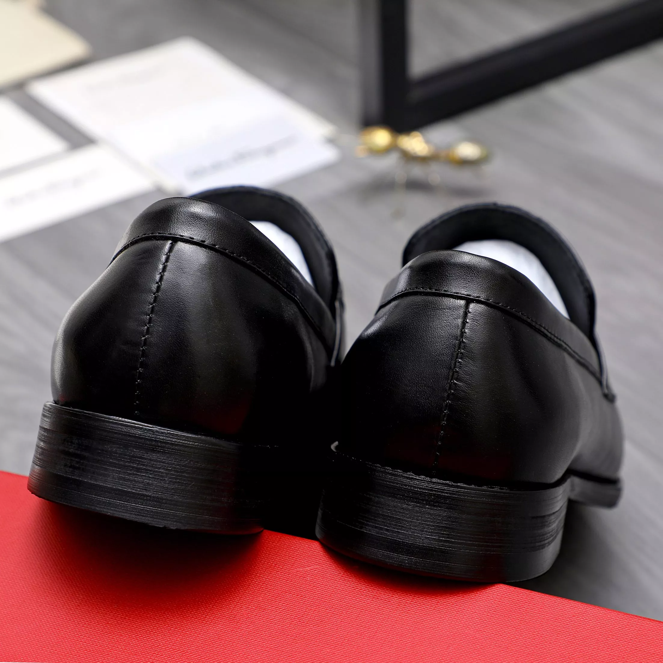 Sleek 2210 Salvatore Ferragamo Leather Shoes For Men