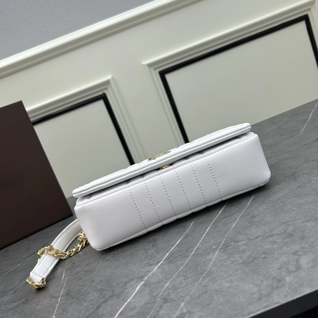 Sleek 2260 Burberry AAA Quality Messenger Bags For Women