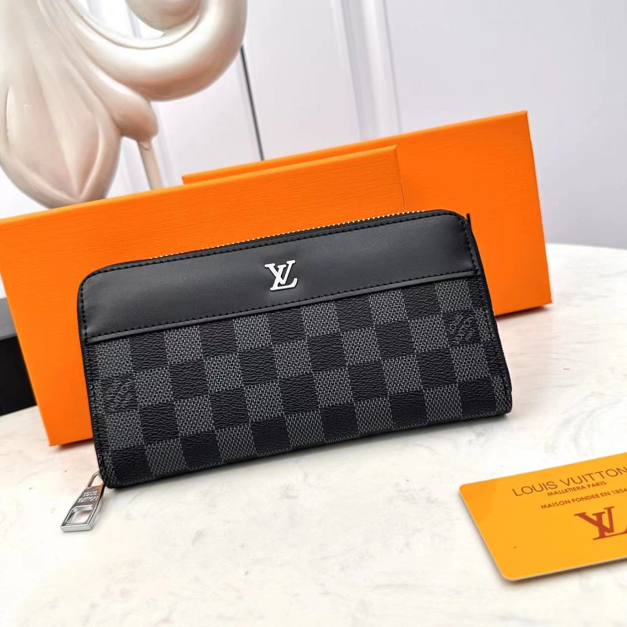 Sleek 2295 Louis Vuitton AAA Man Wallets