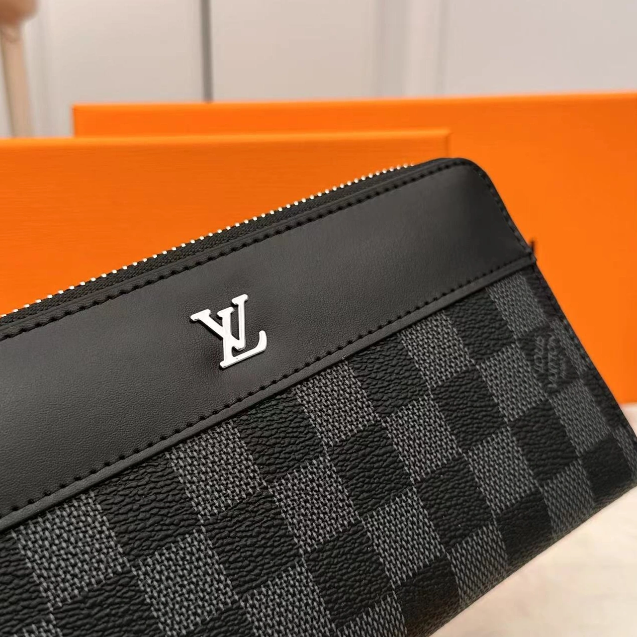 Sleek 2295 Louis Vuitton AAA Man Wallets
