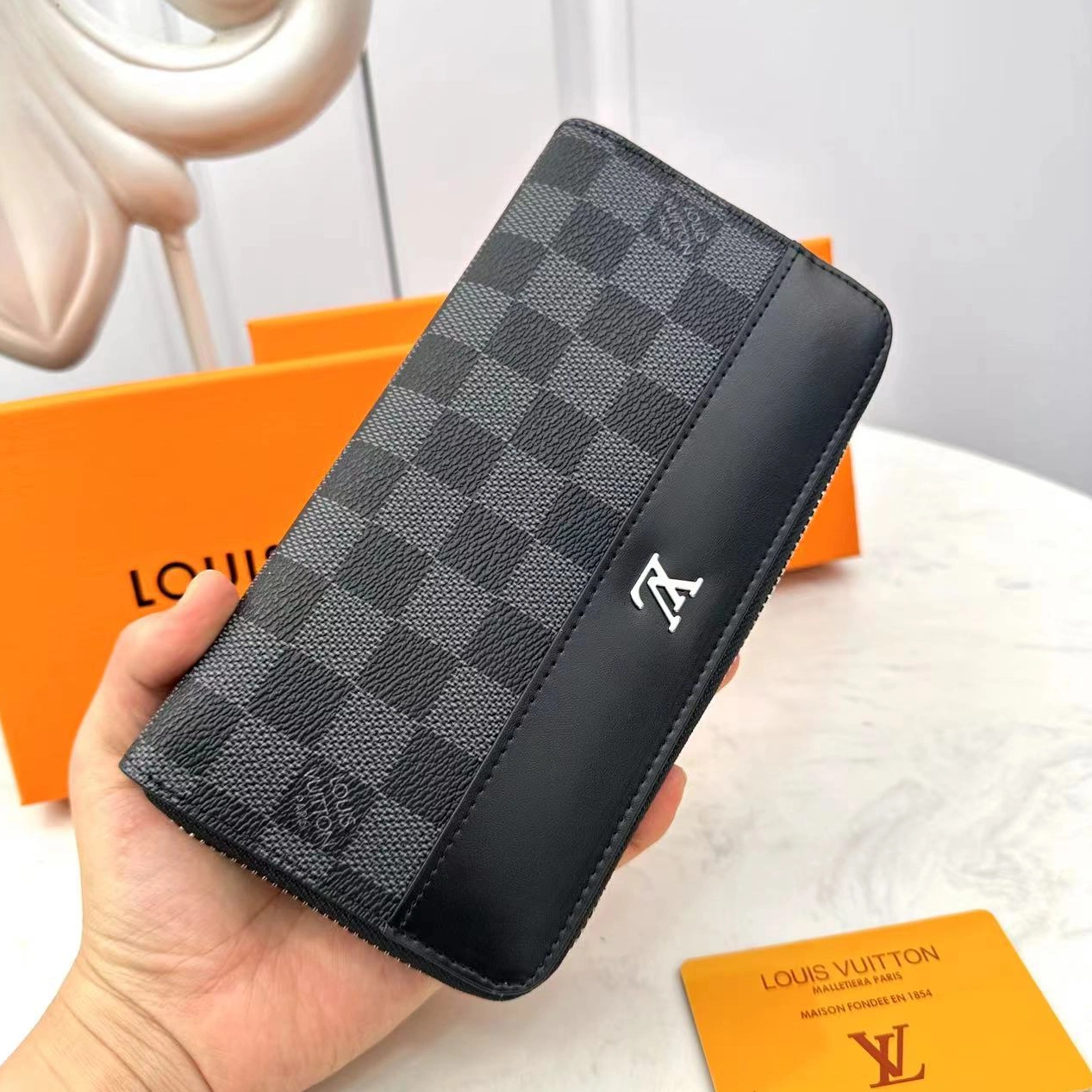 Sleek 2295 Louis Vuitton AAA Man Wallets