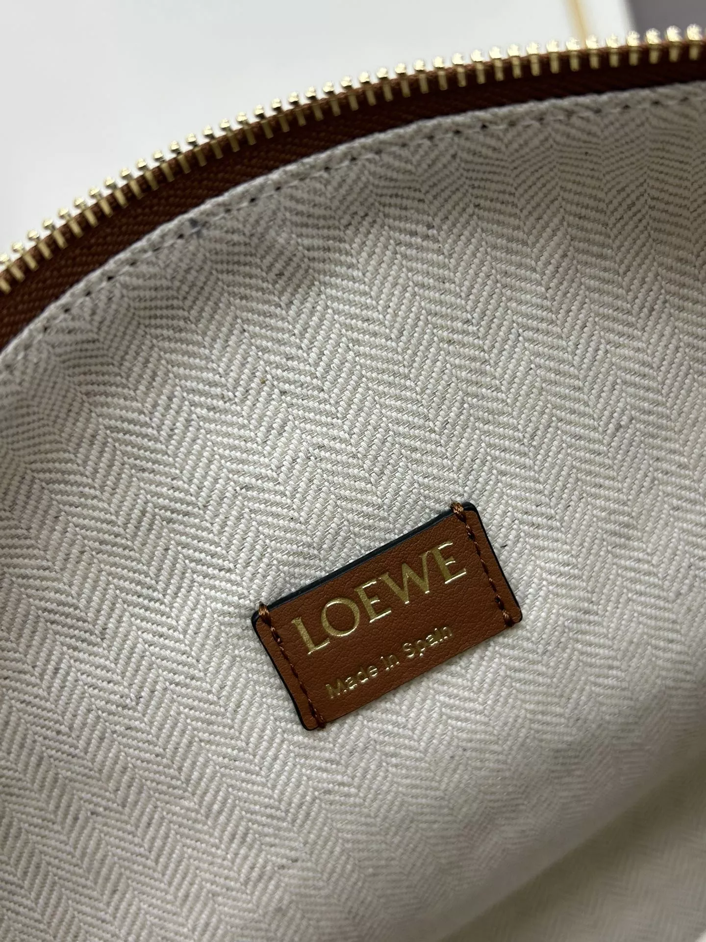 Sleek 2335 LOEWE AAA Quality Handbags For Women
