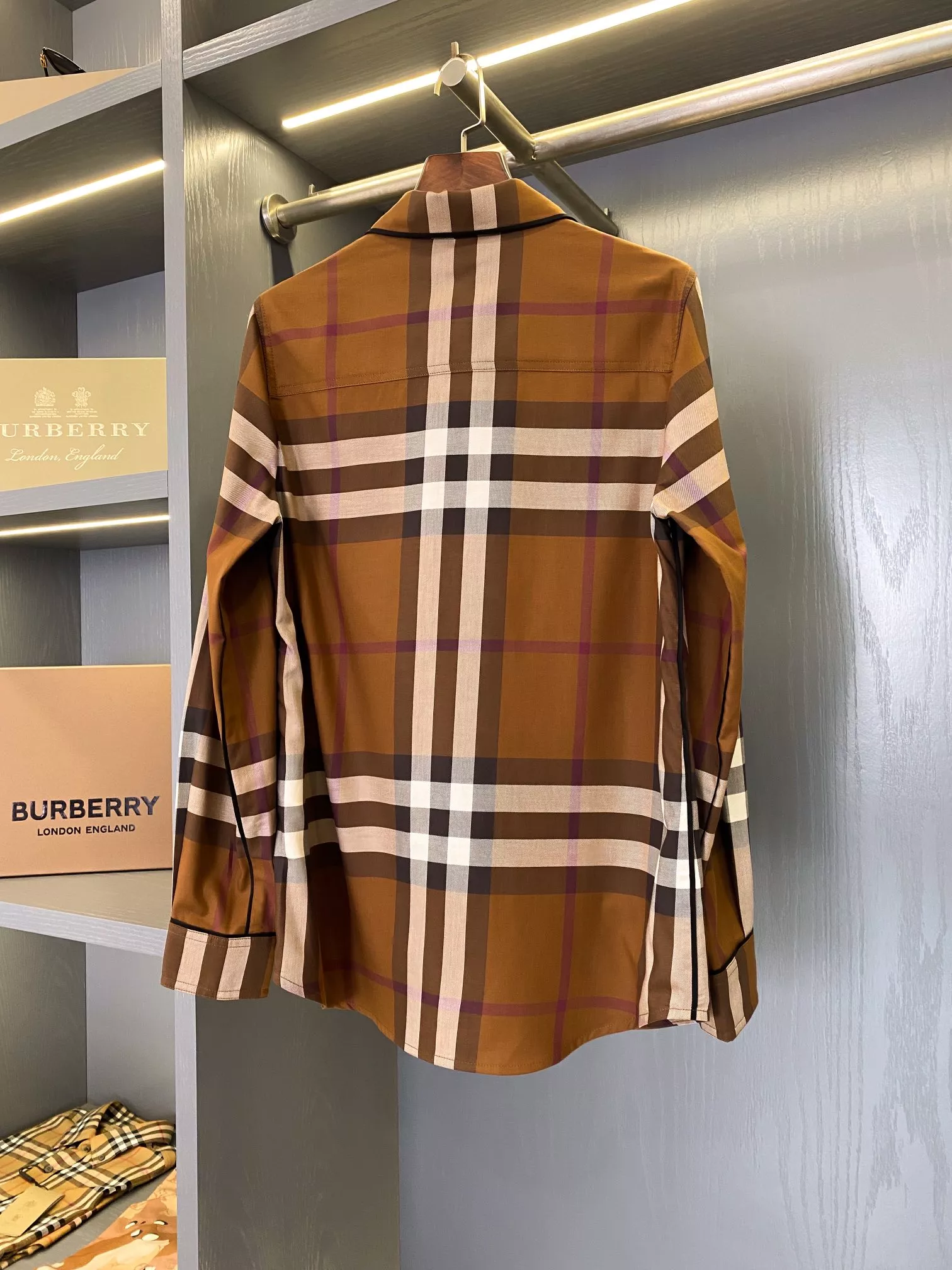 Sleek 2570 Burberry Shirts Long Sleeved For Women