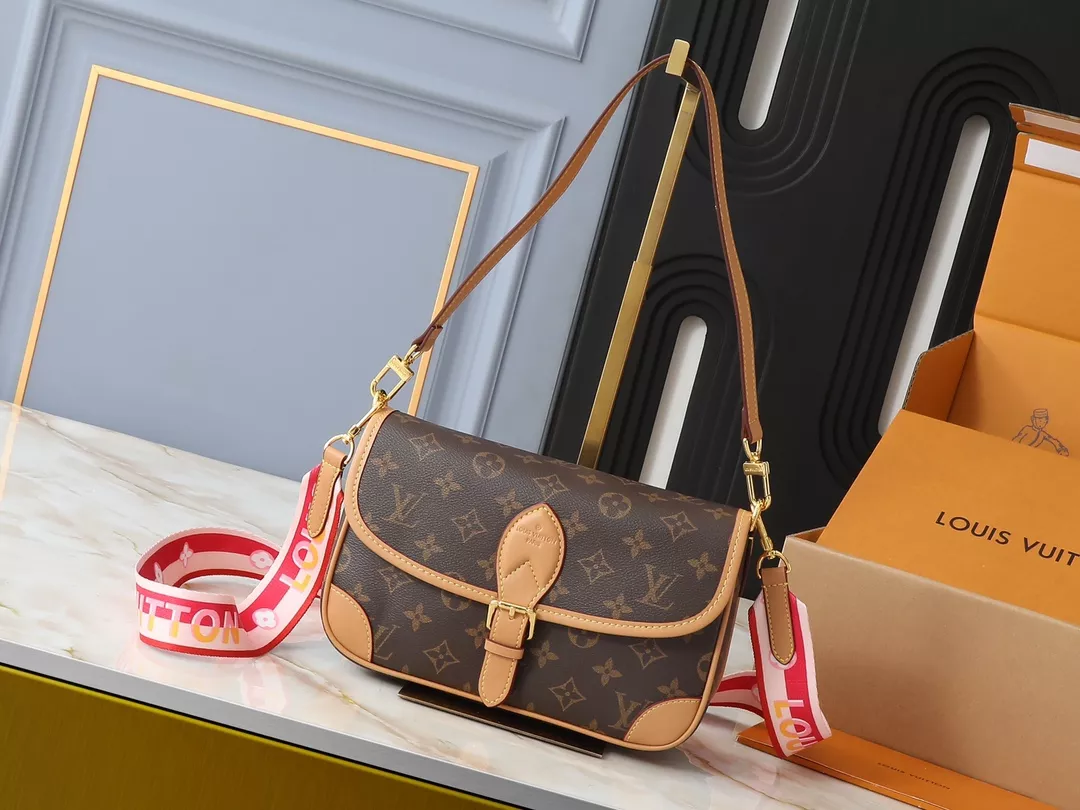Sleek 2905 Louis Vuitton AAA Quality Messenger Bags For Women
