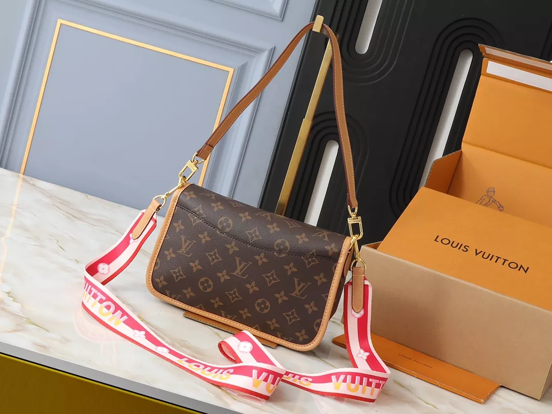 Sleek 2905 Louis Vuitton AAA Quality Messenger Bags For Women