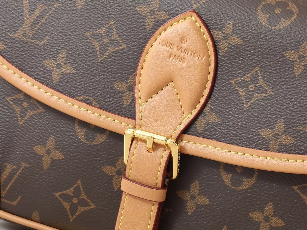 Sleek 2905 Louis Vuitton AAA Quality Messenger Bags For Women