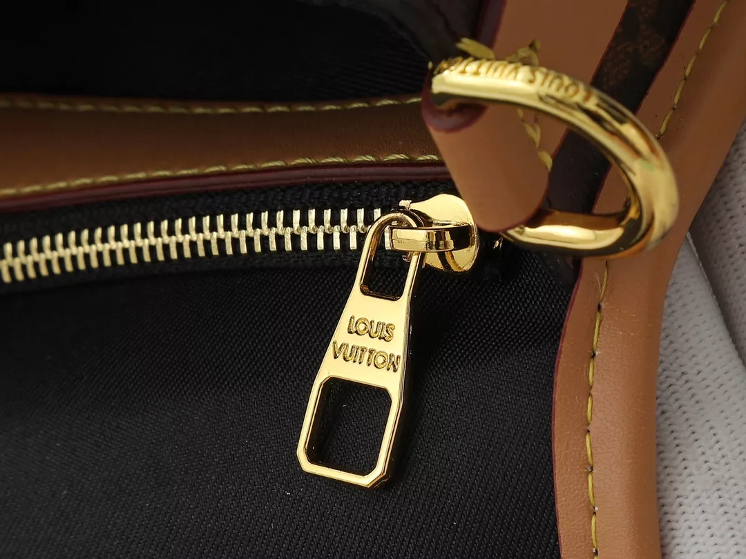 Sleek 2905 Louis Vuitton AAA Quality Messenger Bags For Women