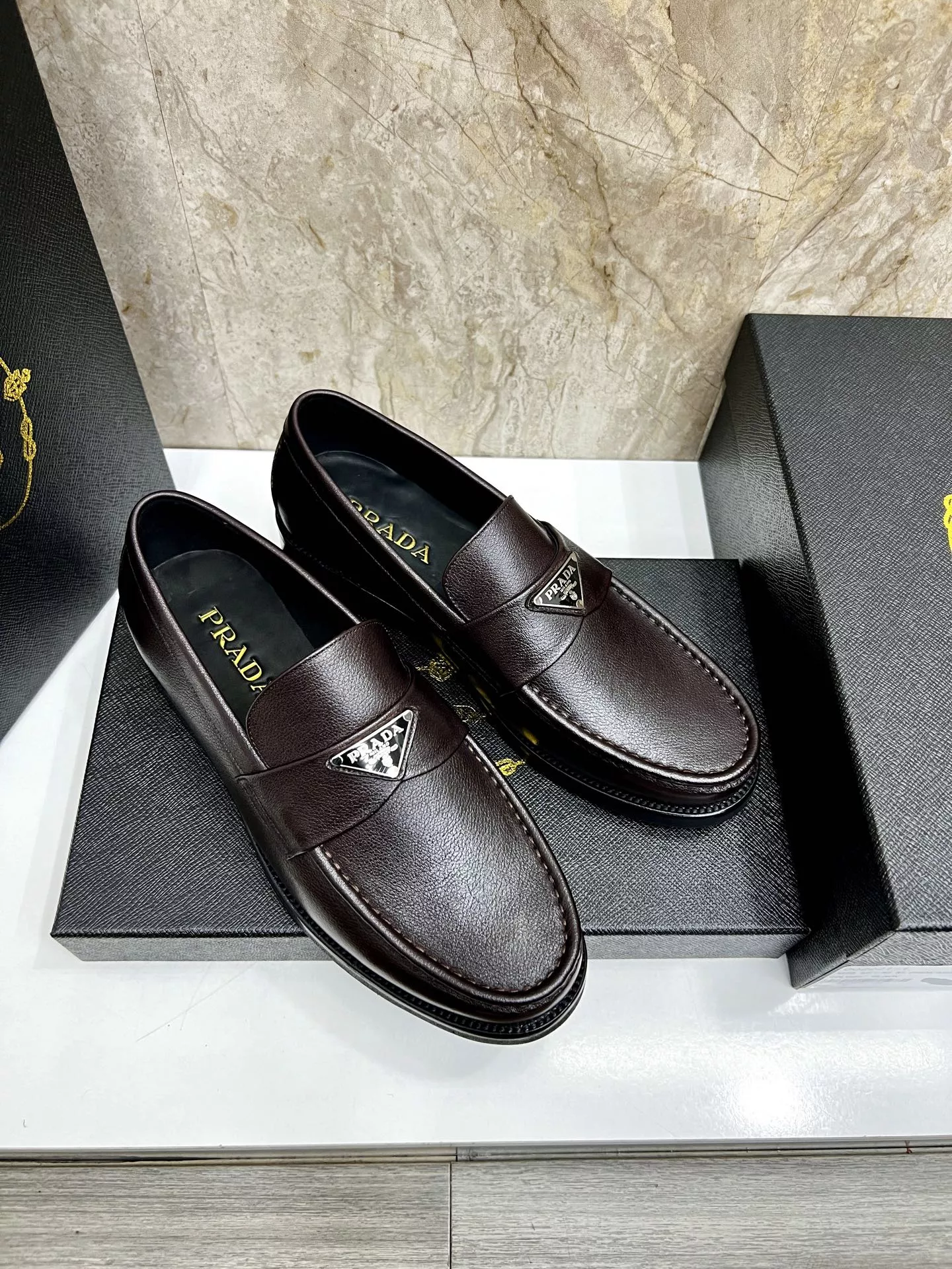 Sleek 3023 Prada Leather Shoes For Men