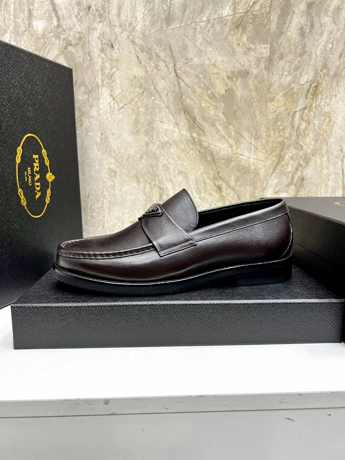 Sleek 3023 Prada Leather Shoes For Men