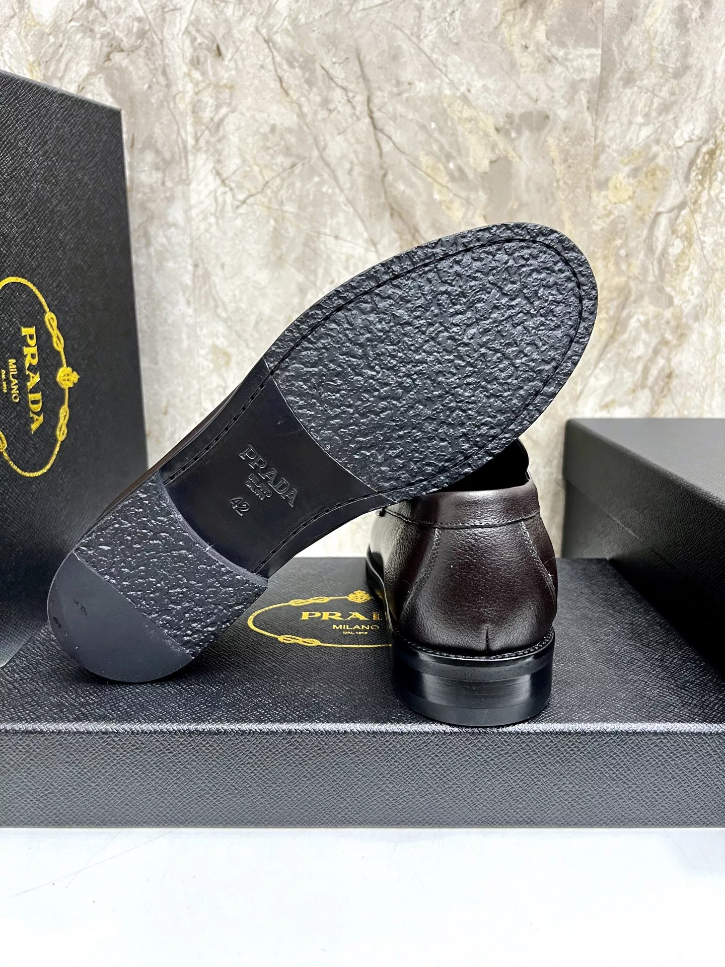 Sleek 3023 Prada Leather Shoes For Men