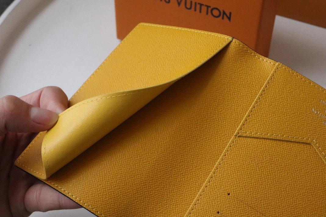 Sleek 3451 Louis Vuitton LV Card Case
