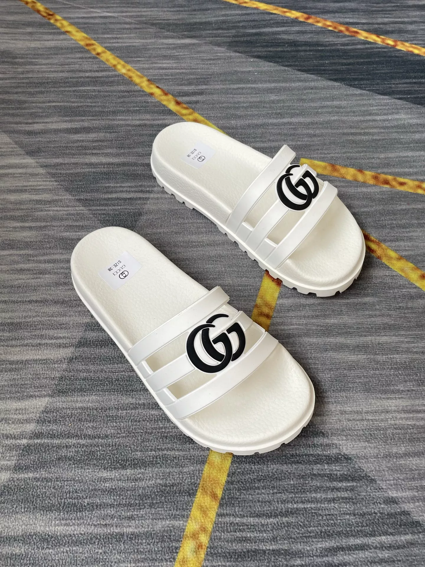 Sleek 3583 Gucci Slippers For Men