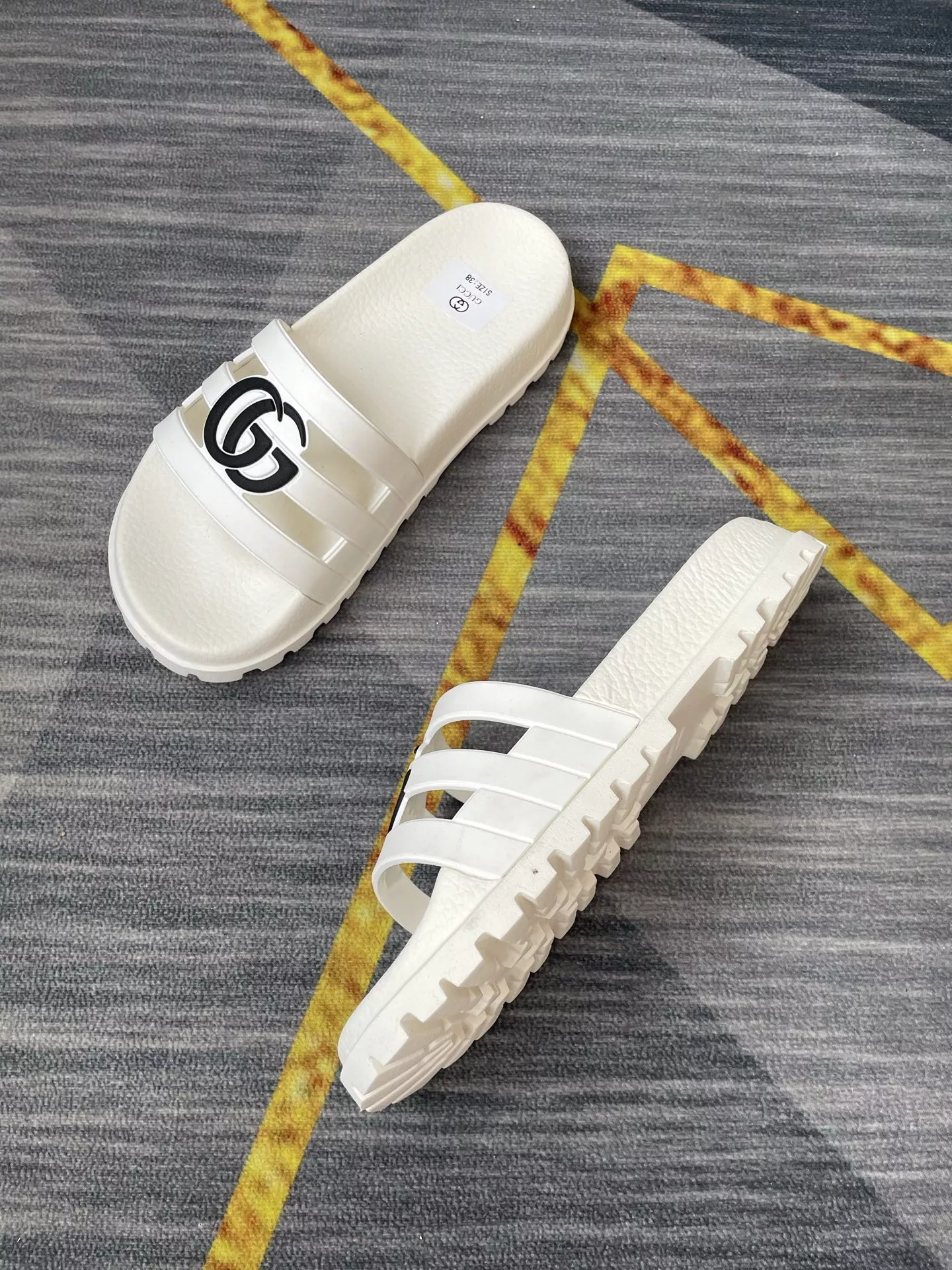 Sleek 3583 Gucci Slippers For Men