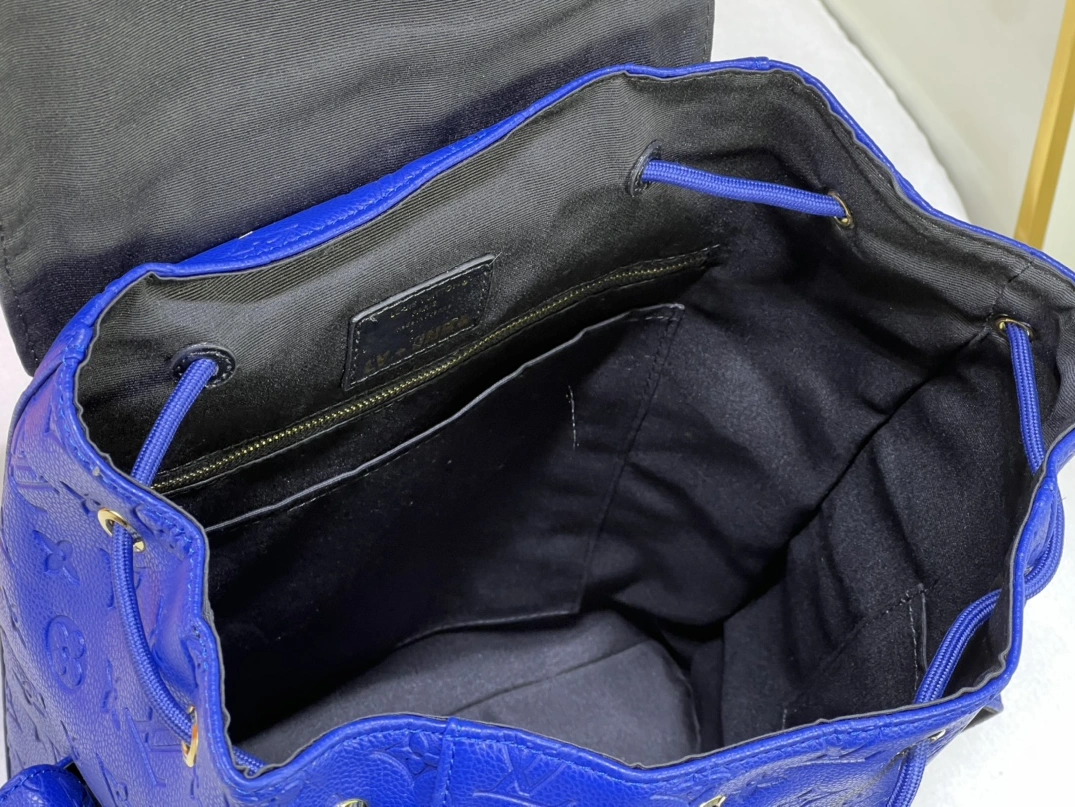 Sleek 3608 Louis Vuitton LV AAA Man Backpacks