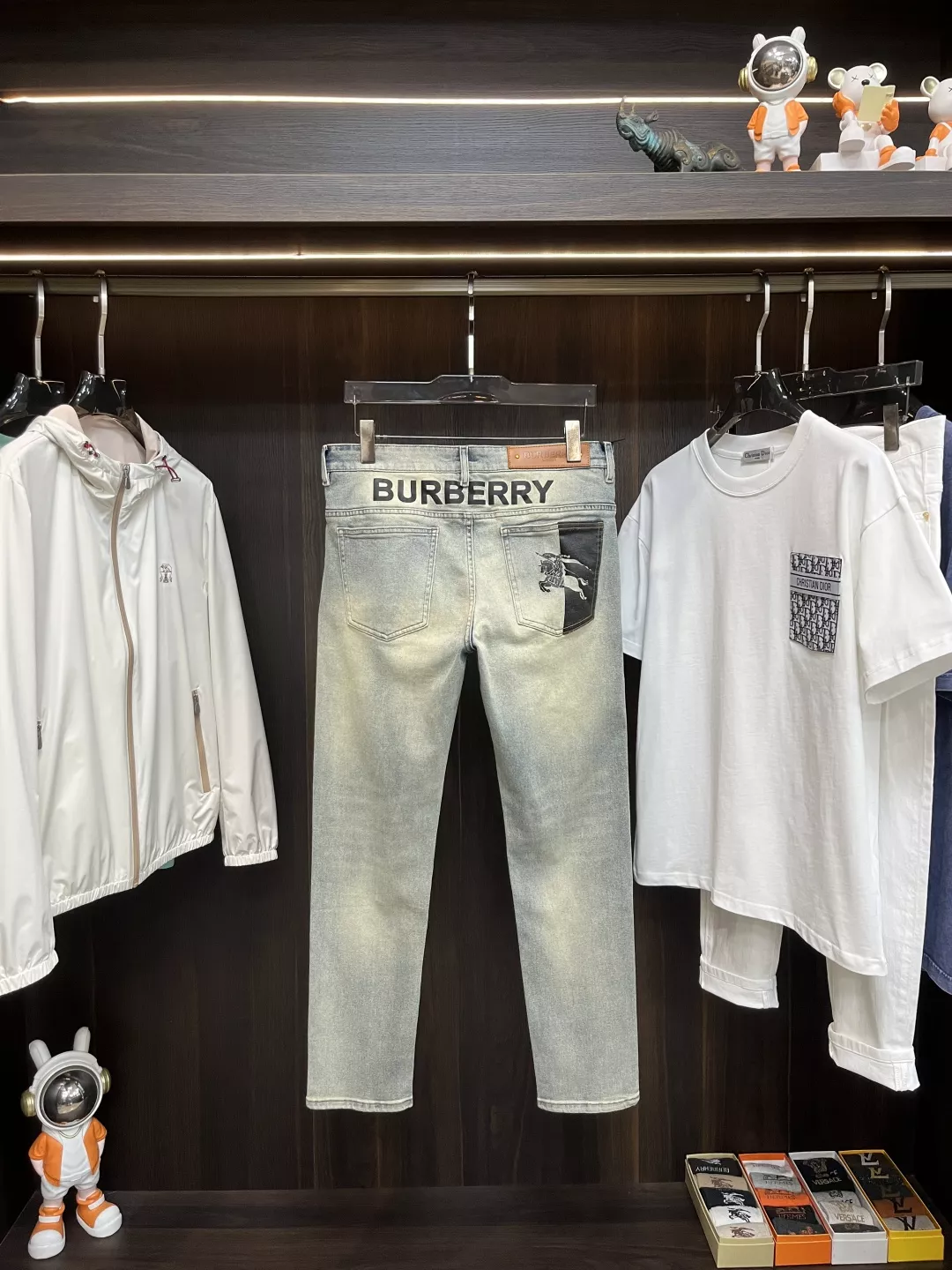Sleek 3657 Burberry Jeans For Men