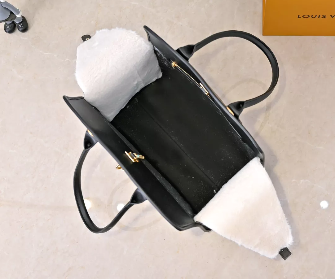 Sleek 3692 Louis Vuitton AAA Quality Handbags For Women