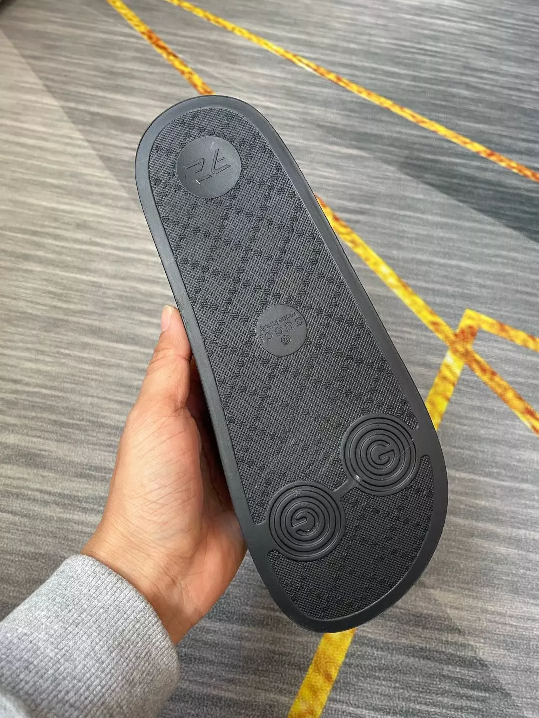 Sleek 3743 Gucci Slippers For Men