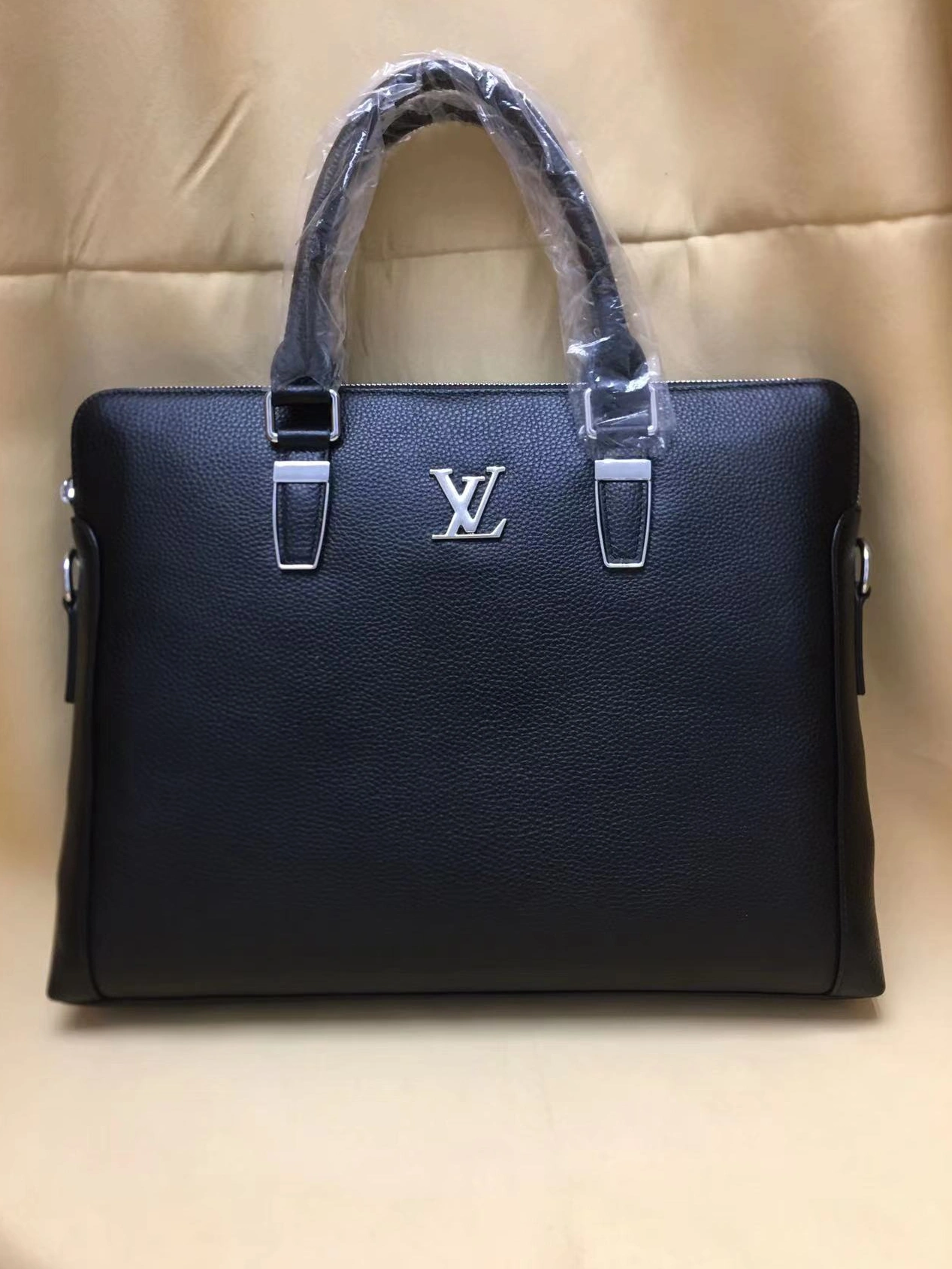 Sleek 3783 Louis Vuitton AAA Man Handbags