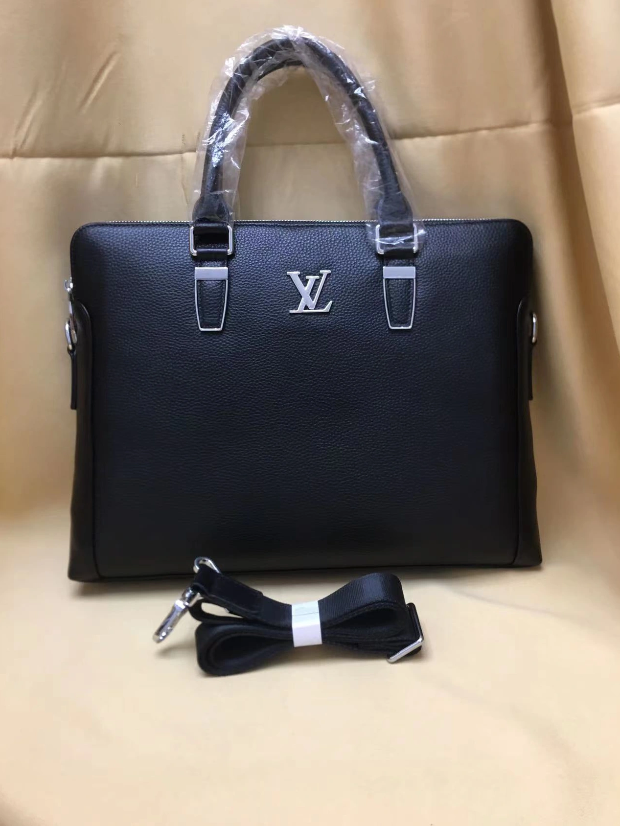 Sleek 3783 Louis Vuitton AAA Man Handbags