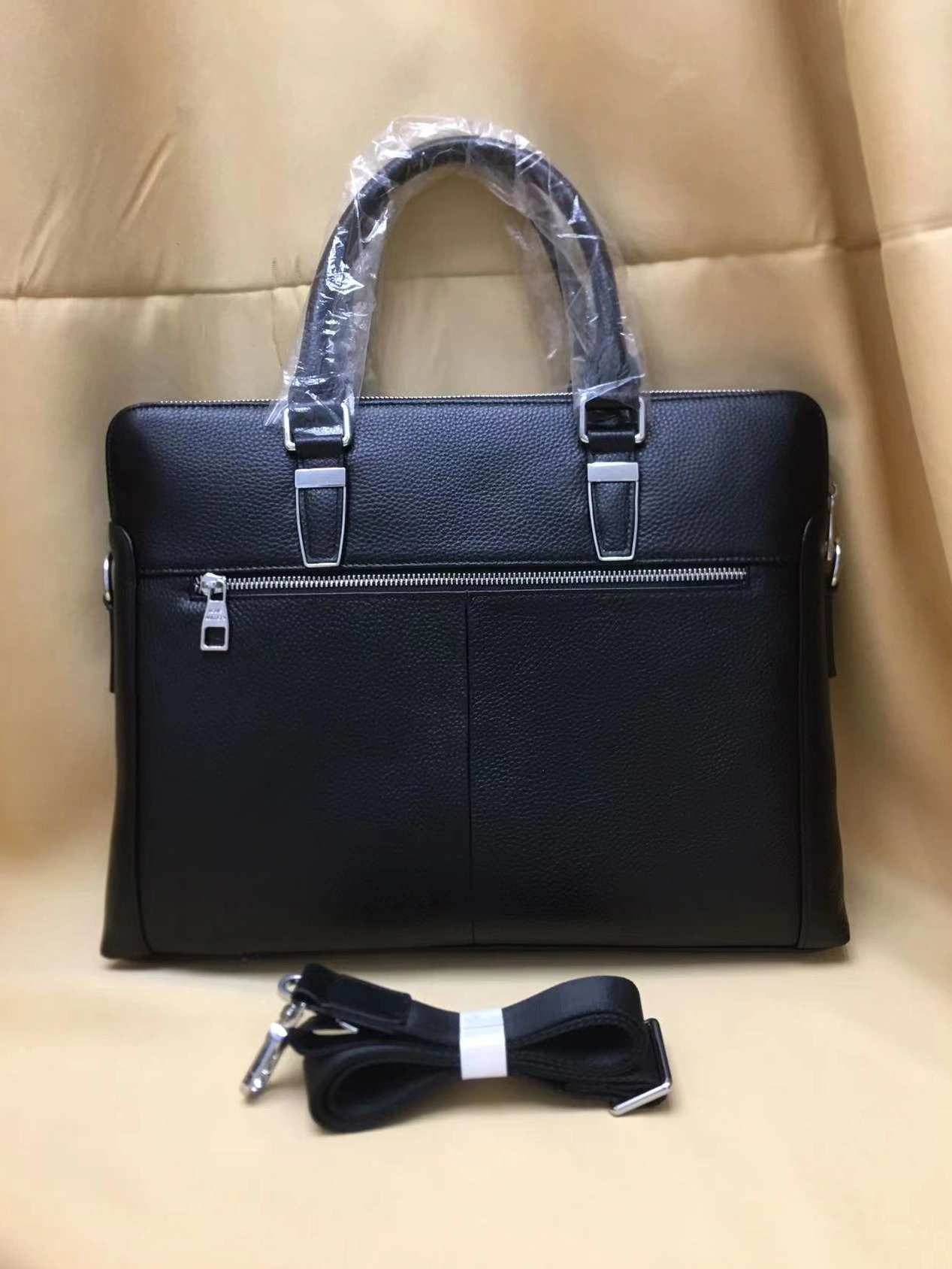 Sleek 3783 Louis Vuitton AAA Man Handbags