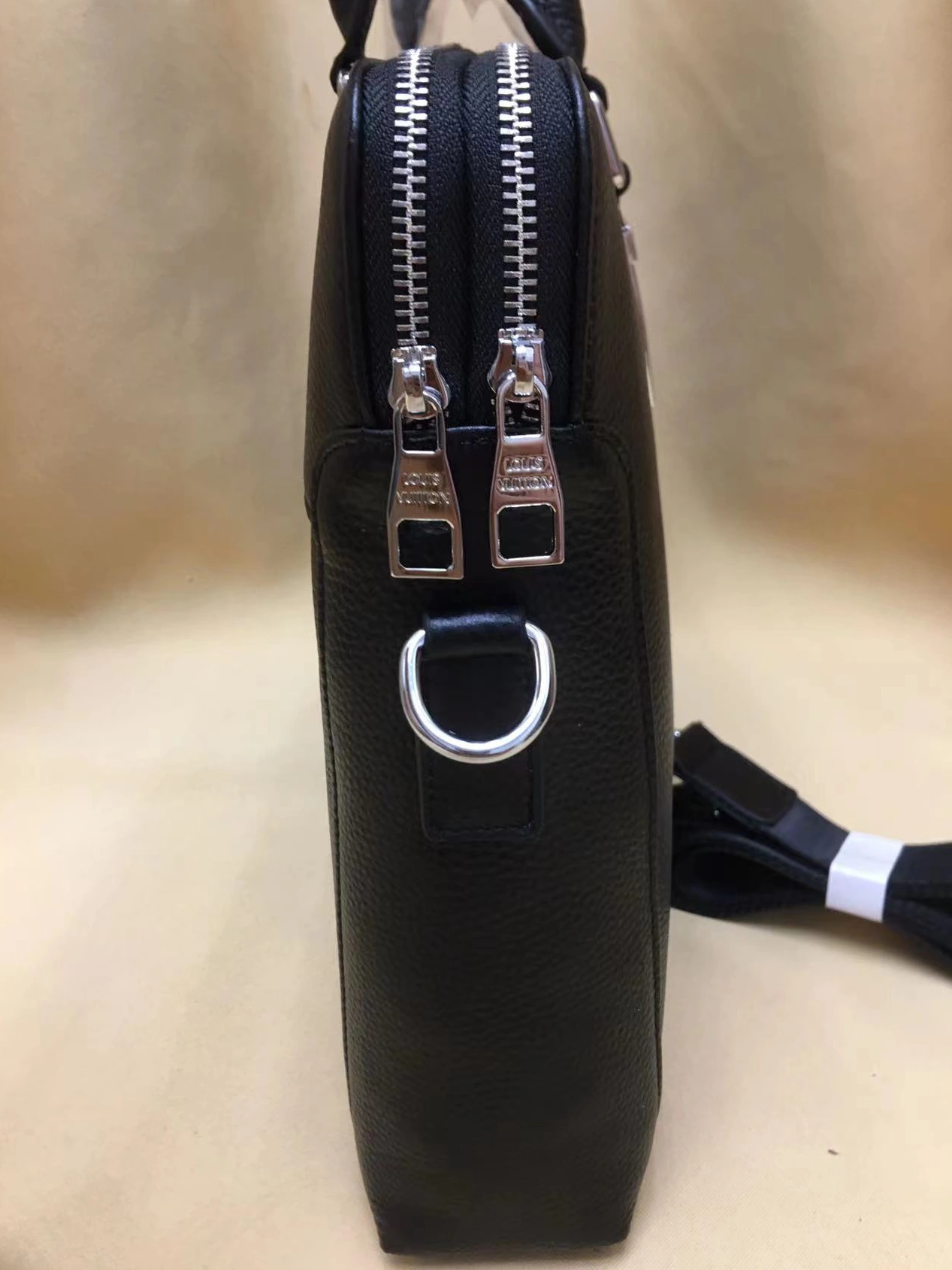 Sleek 3783 Louis Vuitton AAA Man Handbags