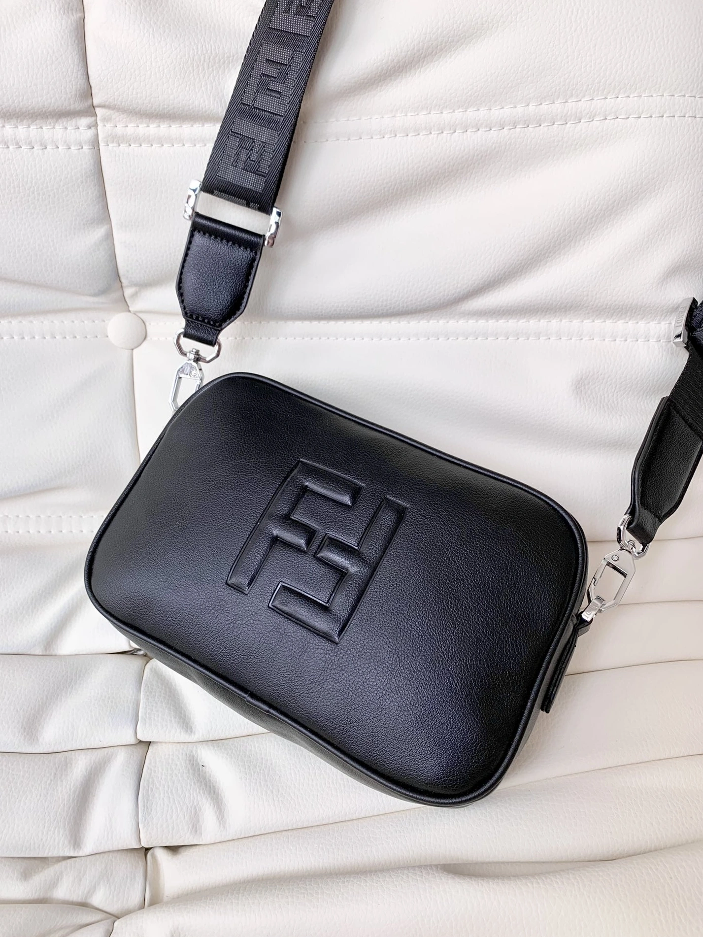Sleek 3797 Fendi AAA Man Messenger Bags