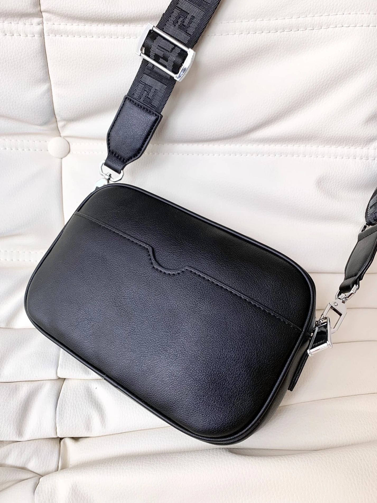 Sleek 3797 Fendi AAA Man Messenger Bags