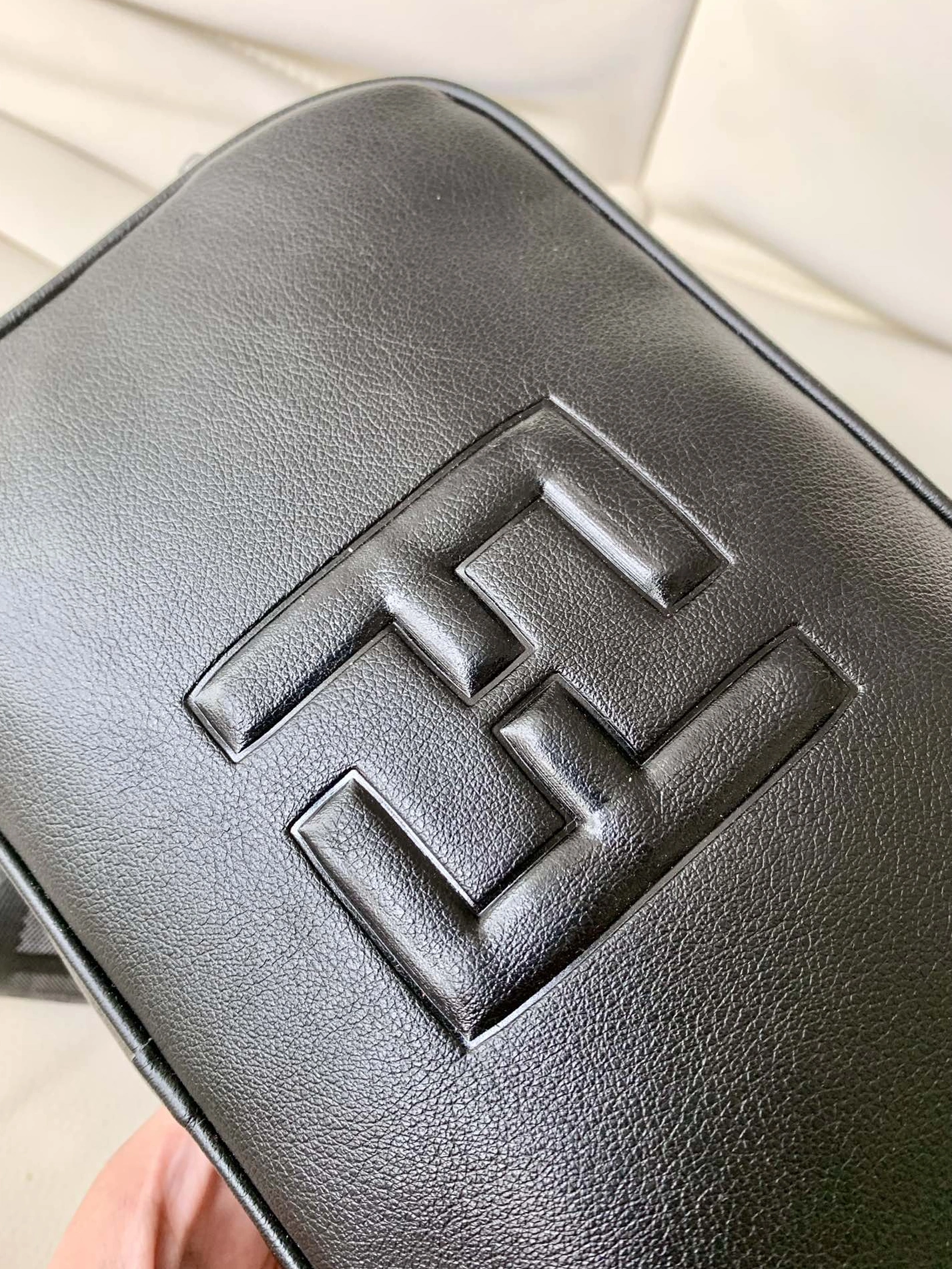 Sleek 3797 Fendi AAA Man Messenger Bags