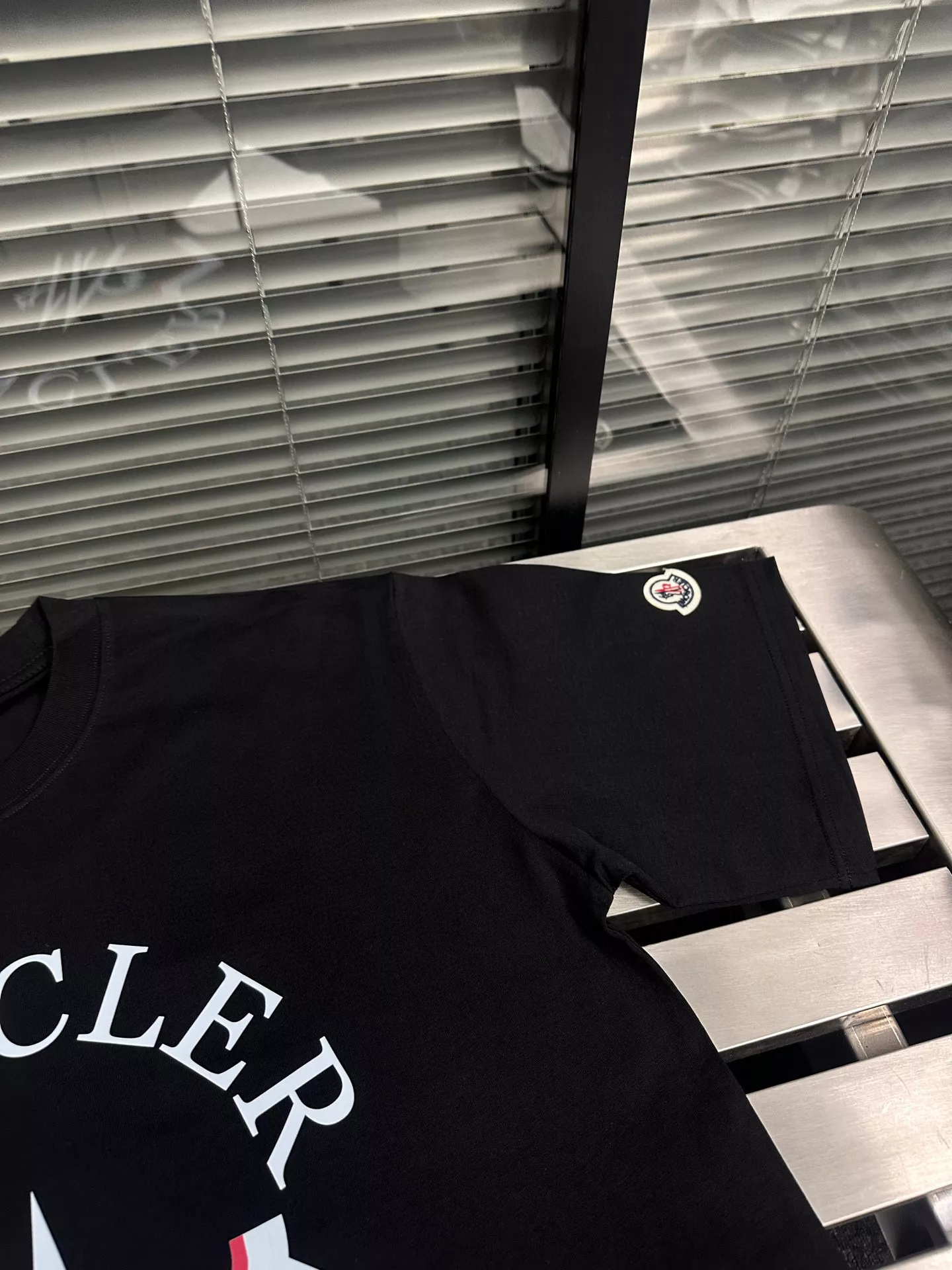Sleek 3977 Moncler T-Shirts Short Sleeved For Unisex