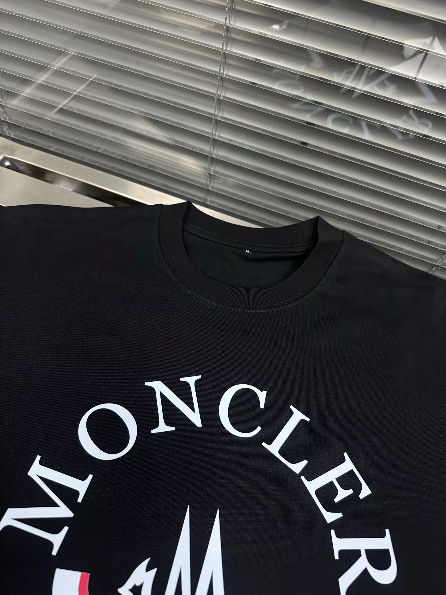 Sleek 3977 Moncler T-Shirts Short Sleeved For Unisex