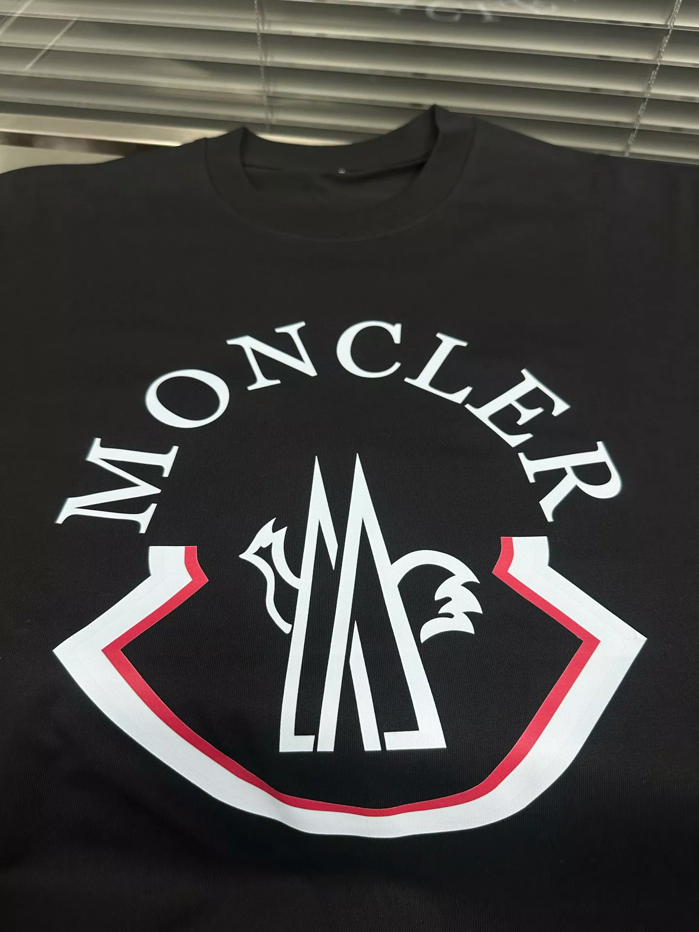 Sleek 3977 Moncler T-Shirts Short Sleeved For Unisex