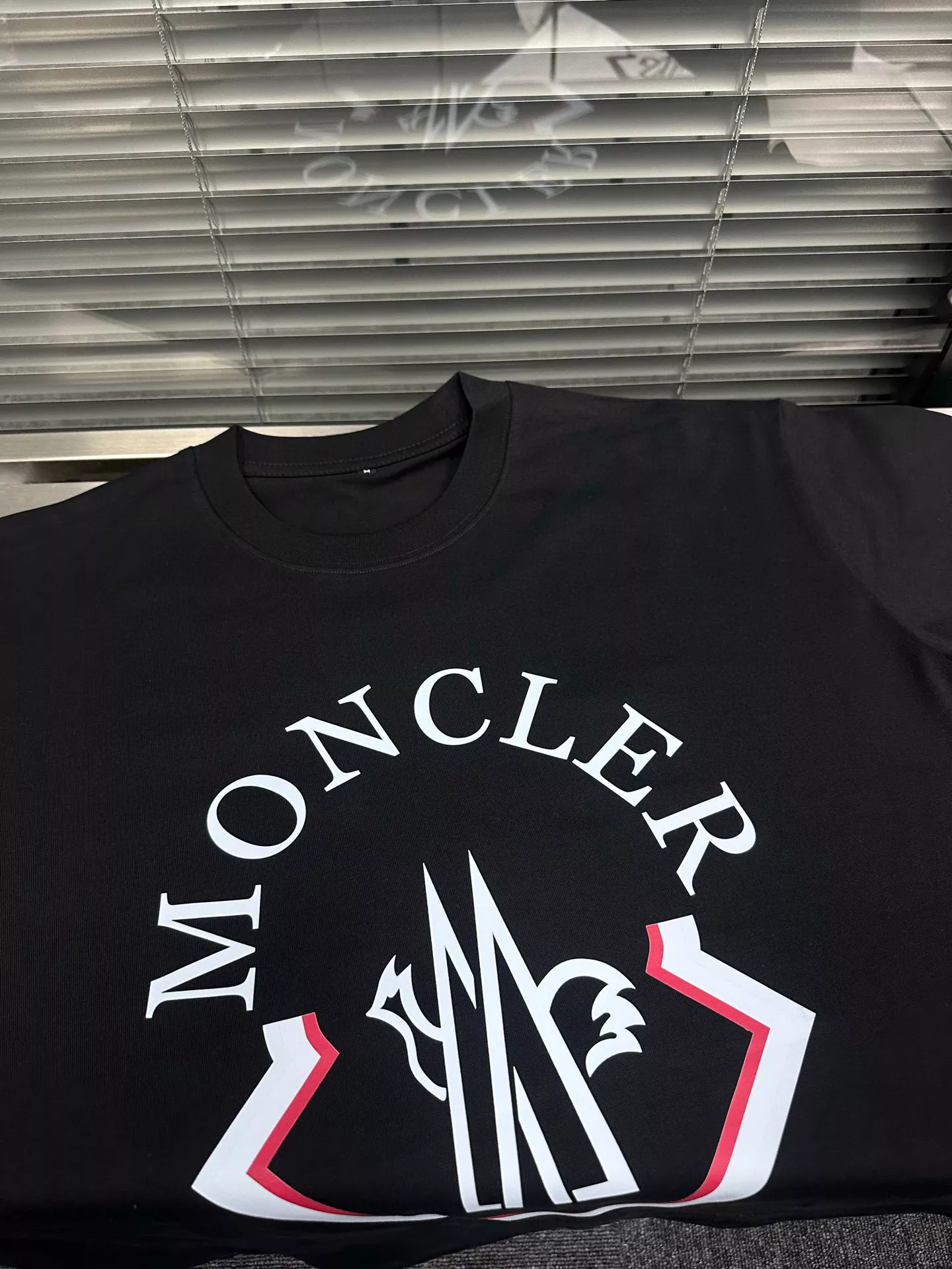 Sleek 3977 Moncler T-Shirts Short Sleeved For Unisex
