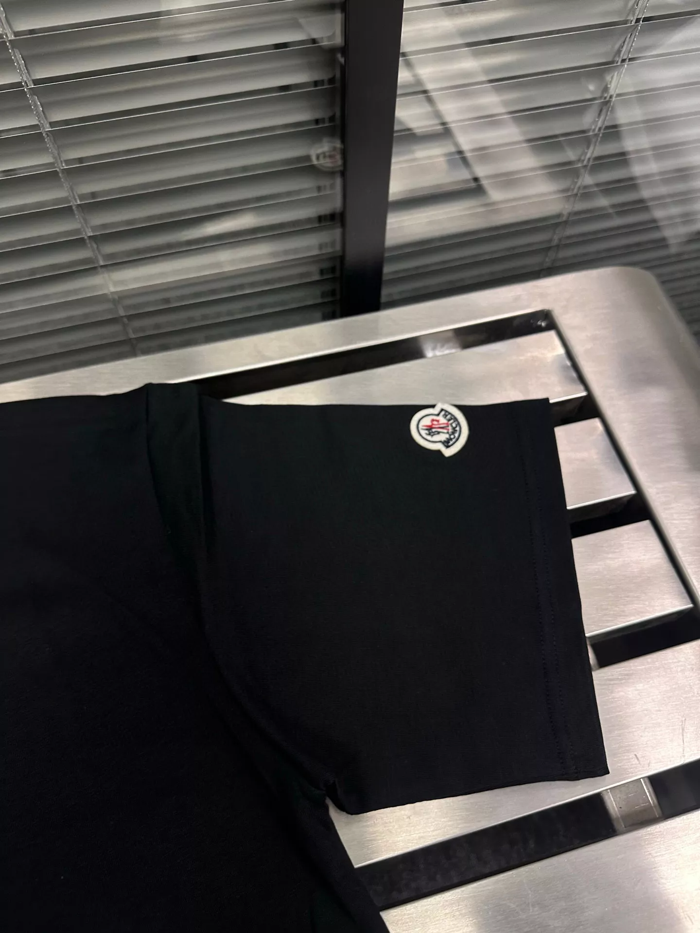 Sleek 3977 Moncler T-Shirts Short Sleeved For Unisex