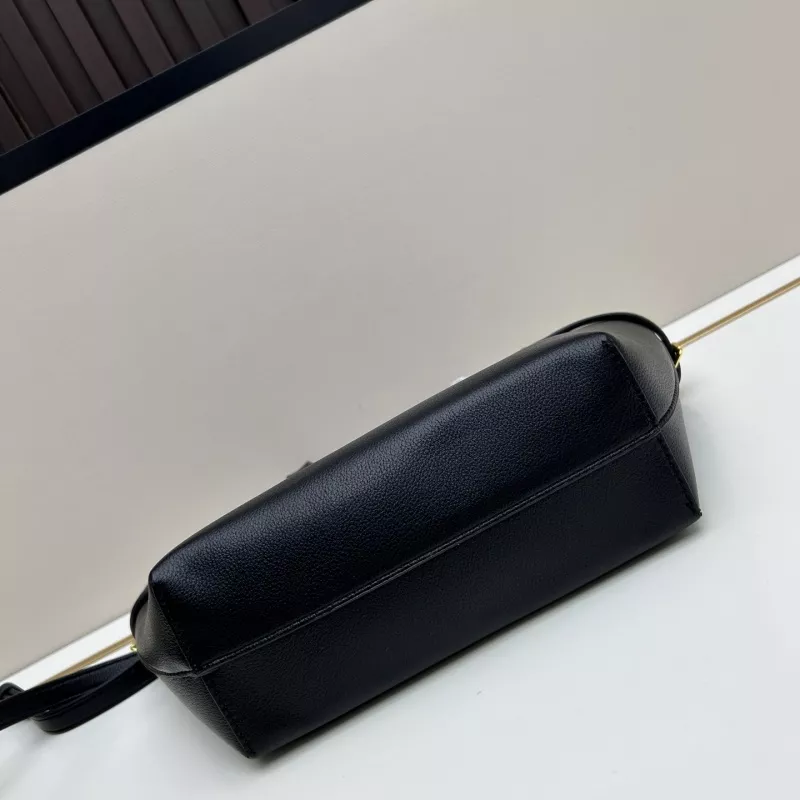 Sleek 3995 Celine AAA Quality Handbags For Women